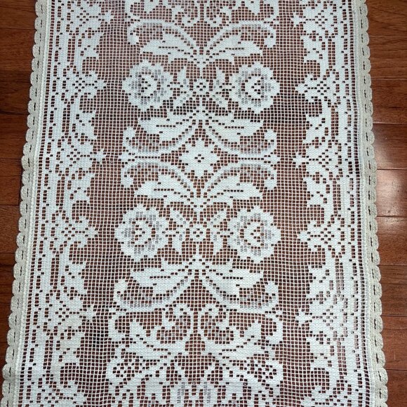Vintage Handcrafted Crochet Lace Table Runner Floral Pattern 38" x 17" - Picture 4 of 14